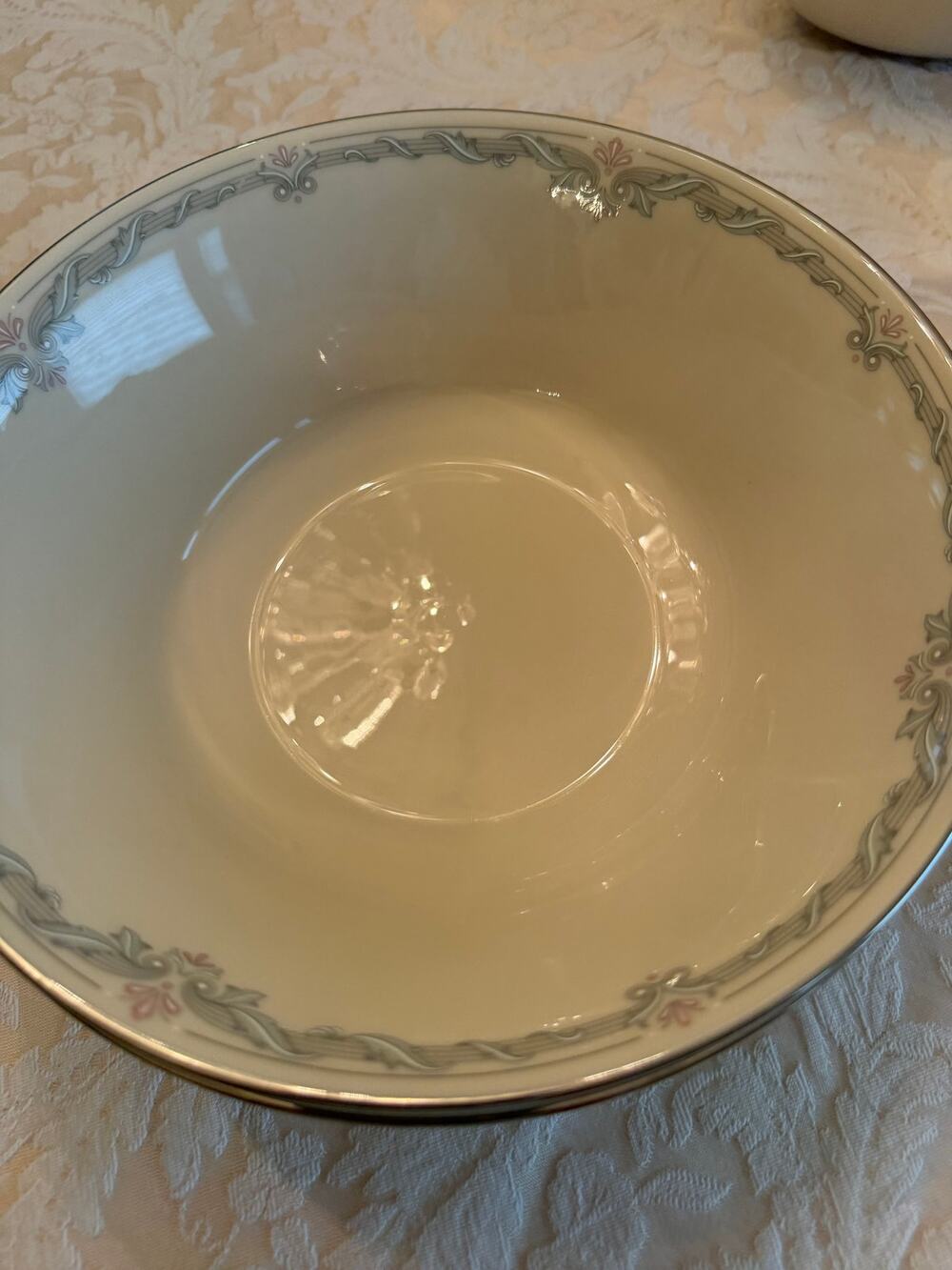 Lenox Kingston round salad serving bowls 9" USA pair